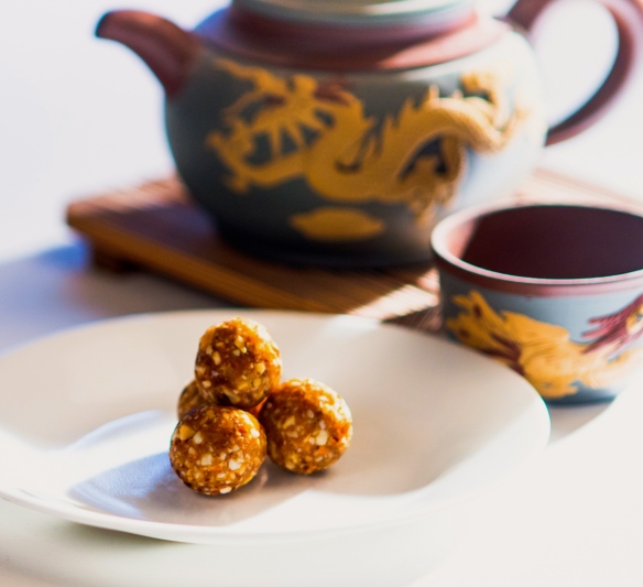Ginger balls with tea